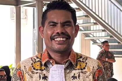 Ketua Umum Dpp Holistik M. Nur Latuconsina