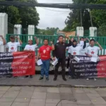 Konferensi Pers Aktivis Repdem Di Tugu Proklamasi