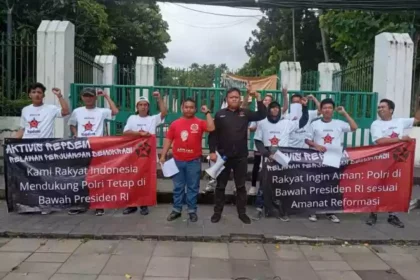 Konferensi Pers Aktivis Repdem Di Tugu Proklamasi