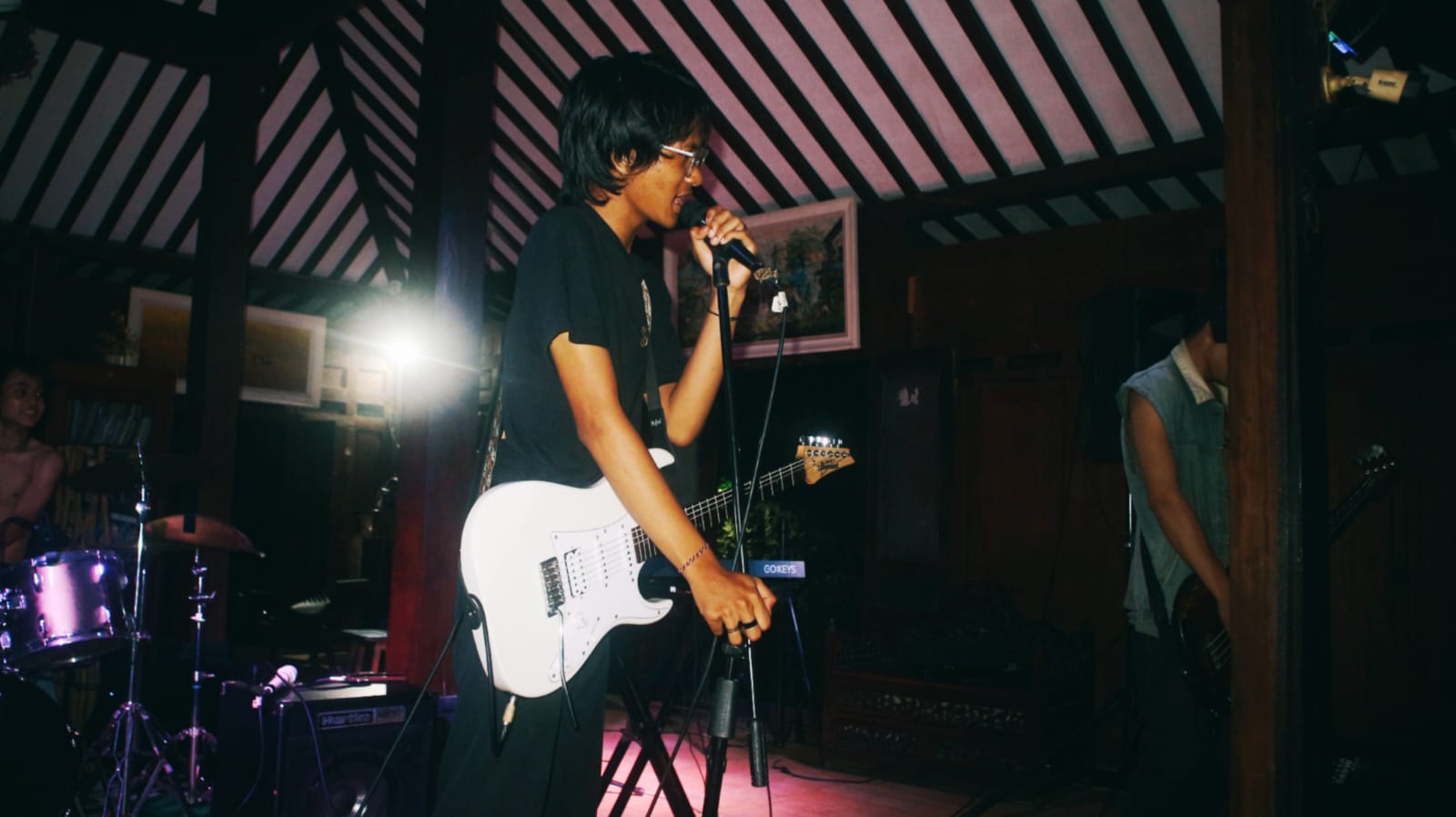 Black Langues Rilis Single Happy