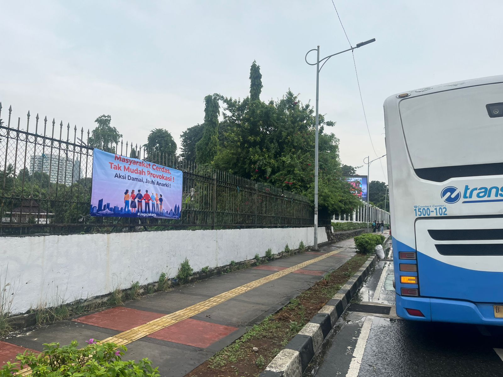 Spanduk Damai Jaga Jakarta
