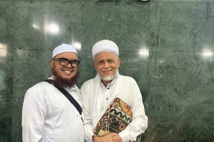 Direktur Eksekutif Sdr Hari Purwanto Kiri